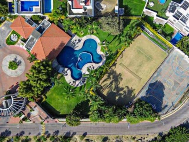 BAJA DE PRECIO, CASA EN VENTA CON CLUB PRIVADO EN LA MEJOR ZONA DE BURGOS 481 mts Privados