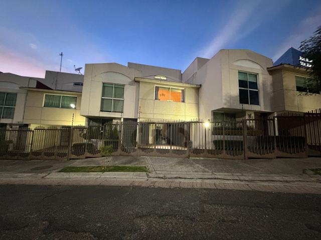 Baja precio!Casa en venta en Hacienda de las Palmas 3 rec?maras
