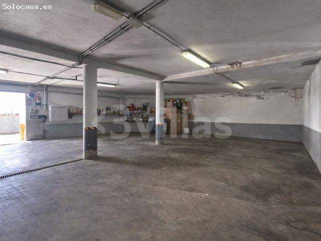 Bajo comercial con gran patio