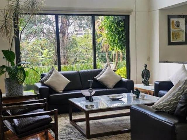 ¡Bajo de Precio! Casa de Lujo en Lomas de Vista Hermosa: Calle Cerrada y Vista Arbolada