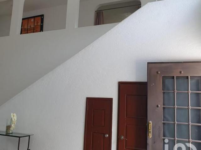 BAJO DE PRECIO! CASA EN VENTA EN FRACCIONAMIENTO JARDINES DE TLAYACAPAN