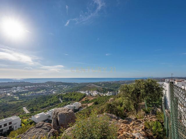 Bajo de 3 dorm. con 60 m² de exterior y garaje – Hacienda de Casares