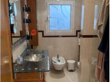 Bajo de 3 dormitorios con patios Ideal para vivir o invertir cerca de la zona