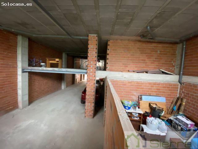 BAJO EN VENTA EN AVDA. BECERREÁ SARRIA