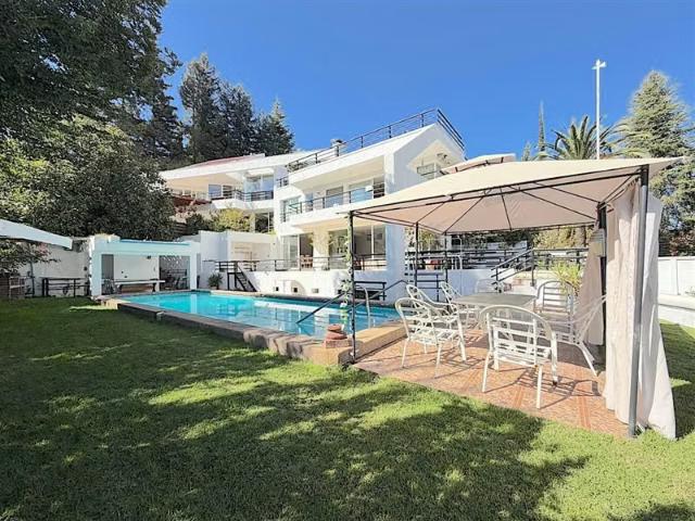 Bajo Tasación Casa 6 Suites en Quinchamalí 385m2/1.103 m2 | 6 dormitorios por 23000.00 en Las Condes
