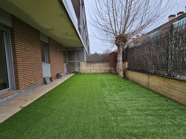 BAJOS CON TERRAZA, ZONA COMUNITARIA CON PISCINA, 2 PARKING Y TRASTERO