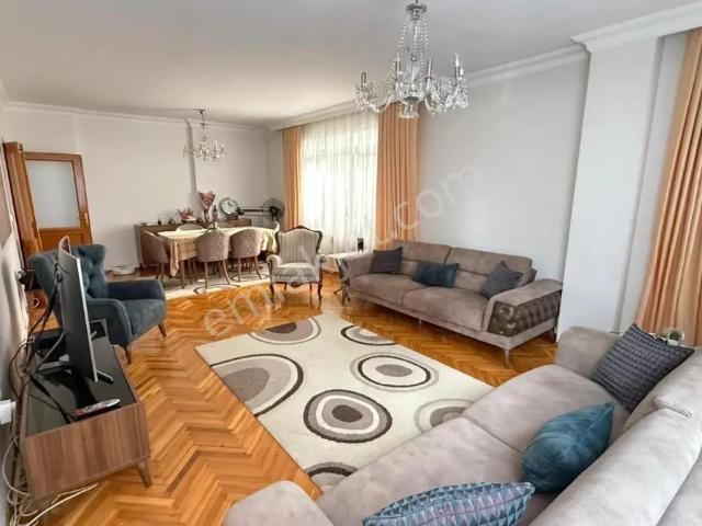 Bakırköy Zuhuratbaba Merkeze Yakın Bahçeli Binada 160m2 3+1
