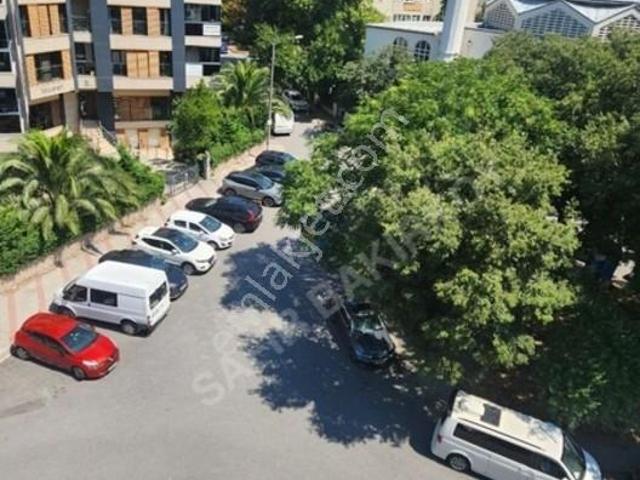 Bakırköy Bahçesaray Sokak'ta Satılık 3+1