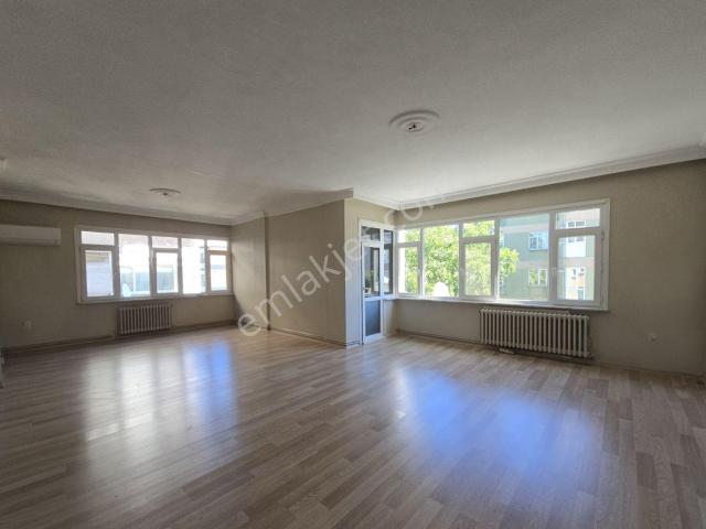 Bakırköy Kartaltepe'de 170 M² Net, Balkonlu, 3+1 Kiralık Daire