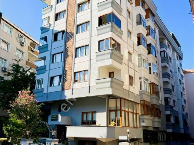 Bakırköy Kartaltepede 4.kat 3+1 120m2 Asansörlü/otoparklı