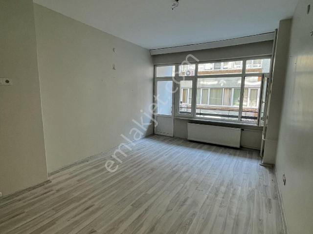 Bakırköy Sahile Yürüme Mesafesinde 2+1 Satılık Daire