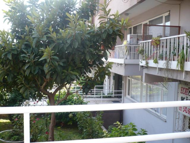 Bakırköy Sakızağcında 4+1 160m2 Bahçe Katı Kısmi Deniz Manzaralı