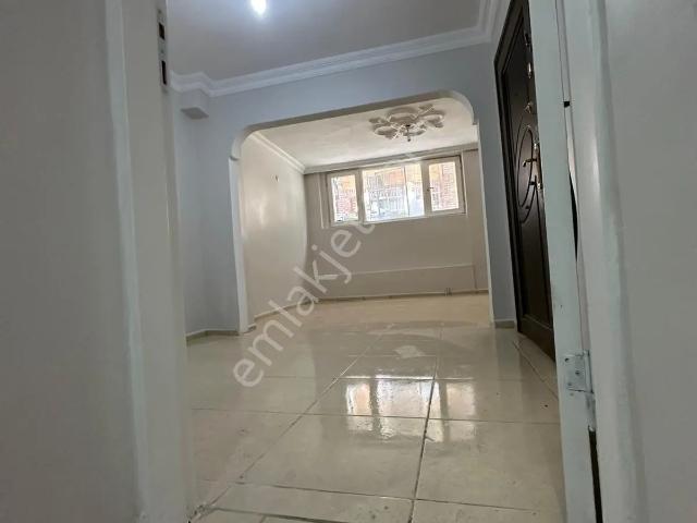 Bakırköyde Ulaşım Seçeneklerne Yakın Masrafsız 1+1 Kiralık Daire