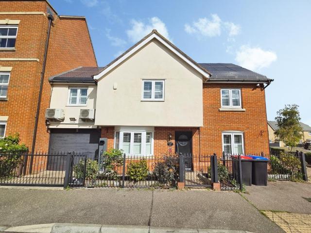 Baker Way, Witham, CM8 4 bed house to rent £2,500 pcm £577 pw