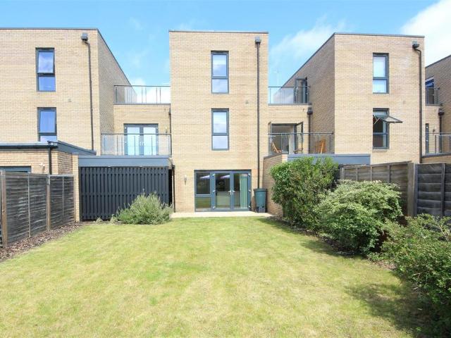Baker Lane, Trumpington CB2 4 bed house to rent £2,900 pcm £669 pw
