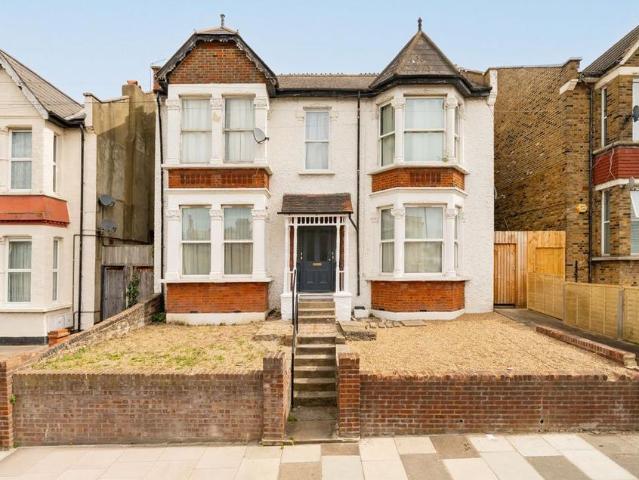 Baker Road, LONDON NW10 2 bed flat to rent £1,900 pcm £438 pw