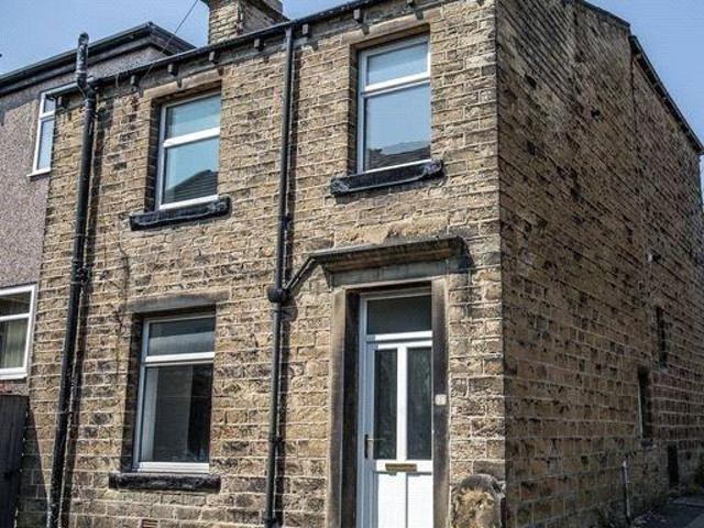 Baker Street, Huddersfield, West. 2 bed terraced house to rent £825 pcm £190 pw