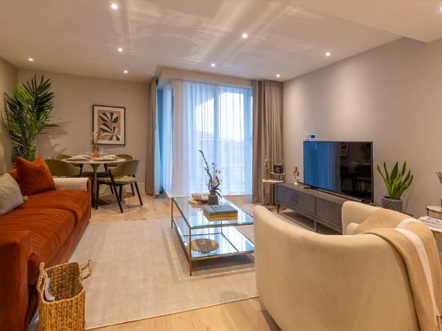Baker Street, London NW1 2 bed flat to rent £8,276 pcm £1,910 pw