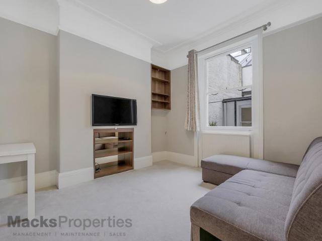 Baker Street NW1 2 bed flat to rent £3,250 pcm £750 pw