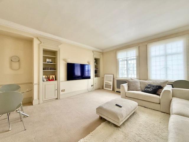 Baker Street NW1, 2 bed flat to rent, £3,684 pcm | PrimeLocation