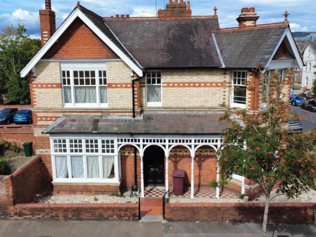Baker Street, Reading 5 bed detached house to rent £2,000 pcm £462 pw