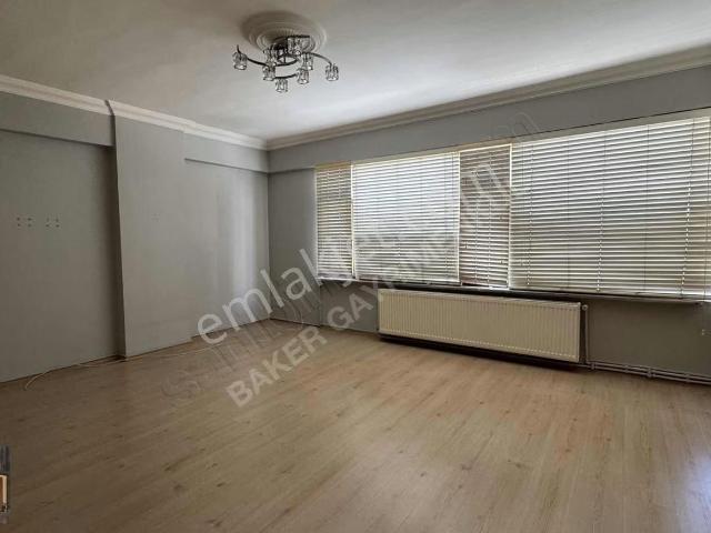 Baker'den Çırpan'da 2+1 Cadde Üstü Kiralık Daire