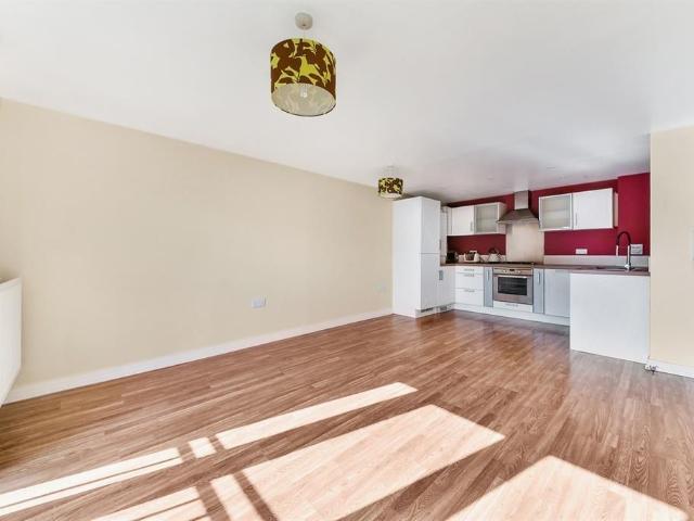 Bakers Court, 95 Brighton Road RH1, 2 bed flat to rent, £1,400 pcm | PrimeLocation