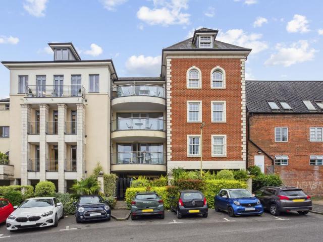 Bakhaty House, Jewry Street. 2 bed apartment to rent £1,795 pcm £414 pw
