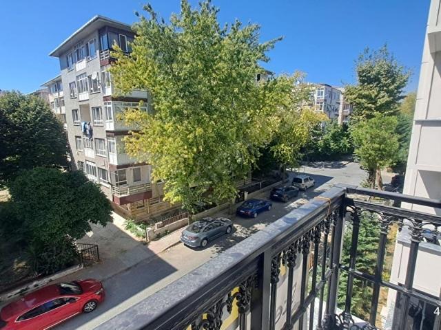 BAKIRKÖY KARTALTEPE'DE 80m2 METROMETROBÜSE YAKIN 2+1 YENİ DAİRE
