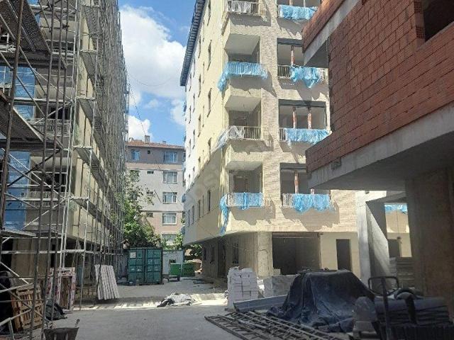 BAKIRKÖY KARTALTEPEDE NİN EN GÜZEL MEVKSINDE SATILIK 13750 KRALIK.75 000 SIFIR BRUT 90M2