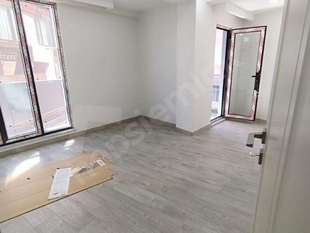 BAKIRKÖYOSMANİYEMERKEZİ KONUMDA 2+1 SIFIR 1KATTA ASANSÖRLÜ DAİRE