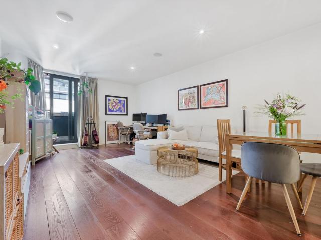 Baltimore Wharf, London E14, 1 bed flat to rent, £2,535 pcm | PrimeLocation