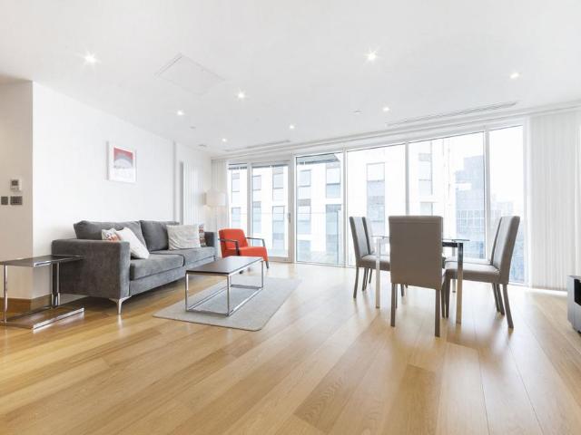 Baltimore Wharf, London E14 3 bed flat to rent £3,400 pcm £785 pw