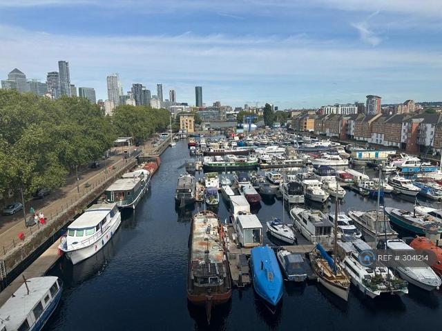 Baltic Quay, London, SE16 2 bed flat to rent £2,500 pcm £577 pw