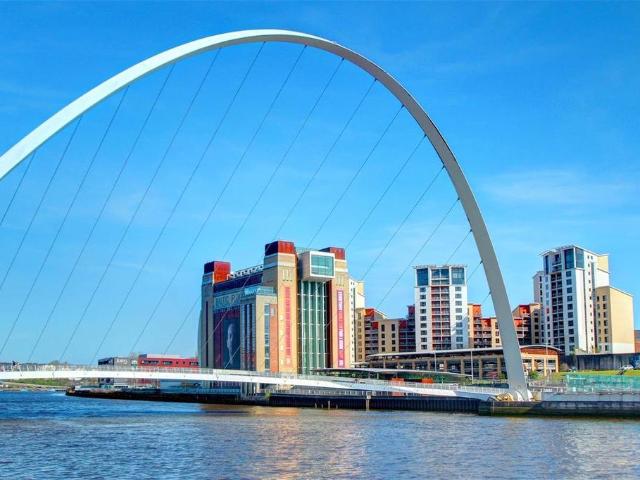 Baltic Quay, Mill Road, Gateshead. 2 bed apartment to rent £1,150 pcm £265 pw