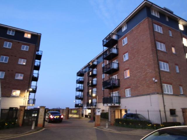 Baltic Wharf DA11, 3 bed flat to rent, £1,600 pcm | PrimeLocation