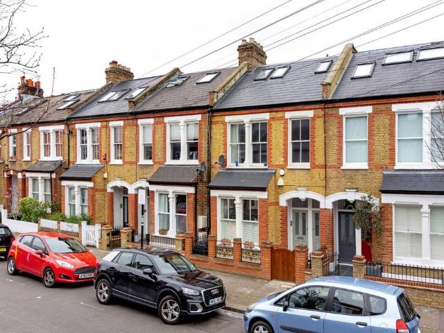 Balvernie Grove, SW18, Southfields. 2 bed flat to rent £2,600 pcm £600 pw