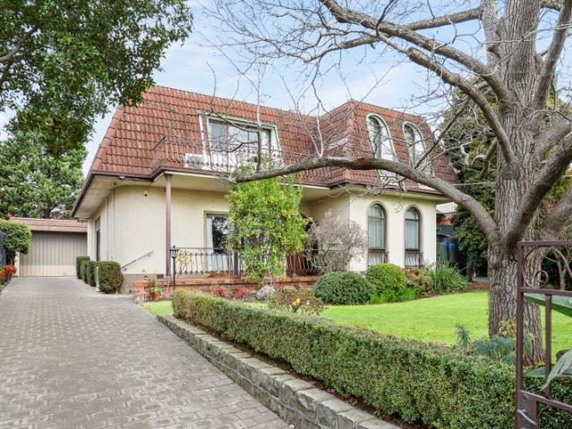 Balwyn North 70s chic & flexibility