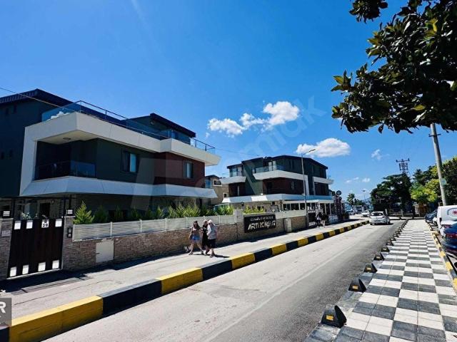 BALYANOZ KOYUNDA SATILIK 4+1 210M TRİPLEX VİLLA D.MANZARALI