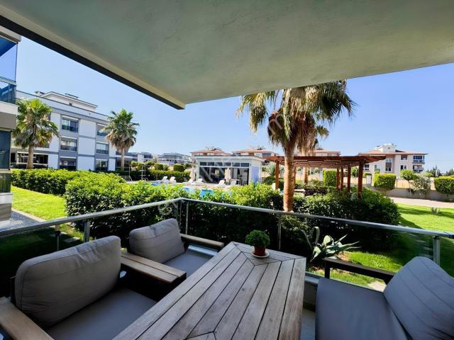 Bal Gayrimenkul Cüneytbeyde Havuzlu Site İçinde 3+1 Daire