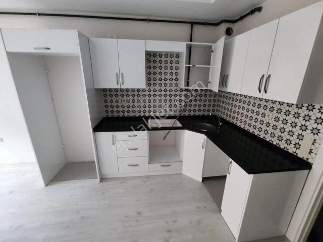 Bal Gayrimenkul cüneytbeyde Temiz Balkonlu Asansörlü 2+1 Daire