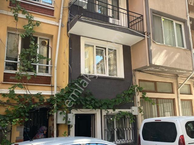 Balık Pazarında 3 Katlı Triblex Bina