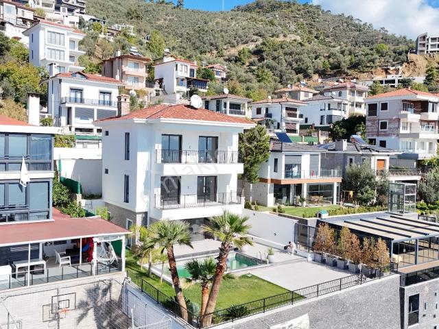 Balıkesir Altınoluk'ta Satılık Asansörlü Ultra Lüks Villa