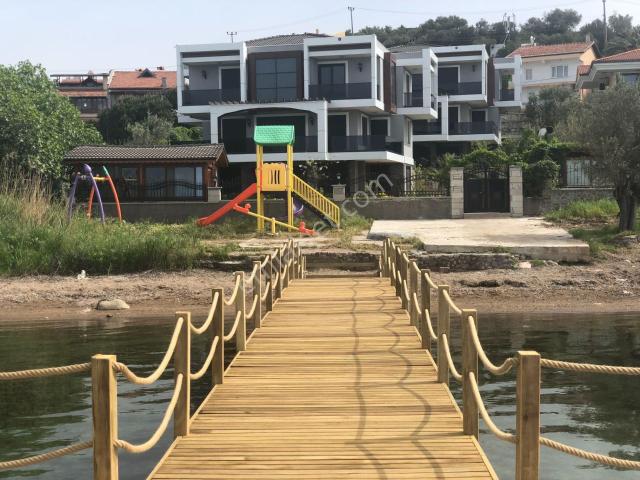 Balıkesir Ayvalık Ta Satılık Muhtesem Villa.denize Sıfır