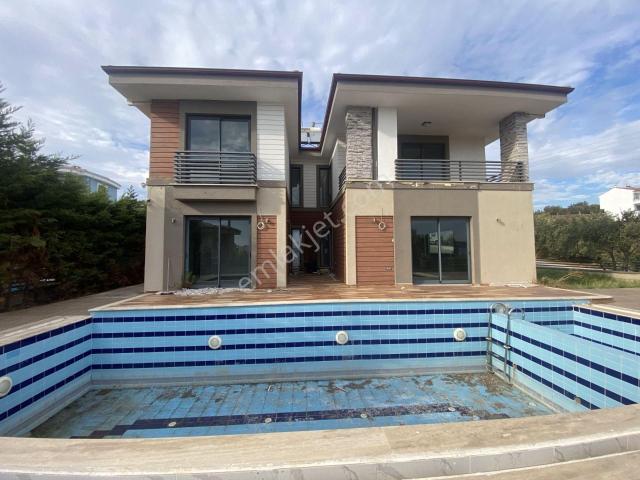 Balıkesir Ayvalık Cunda Da Satılık Muhtesem Villa.denize Sıfır