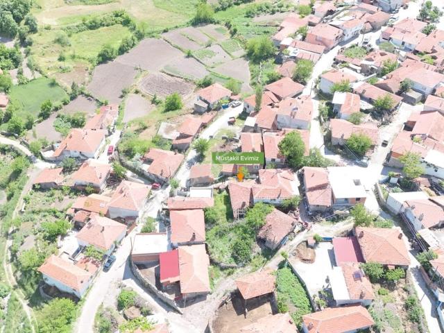 Balıkesir Bigadiç 219 M2 Köy İçinde 2 Katlı Bina İçerisinde Arsa