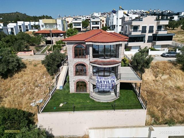 Balıkesir Burhaniye Pelitköy denize 50 adım satılık villa