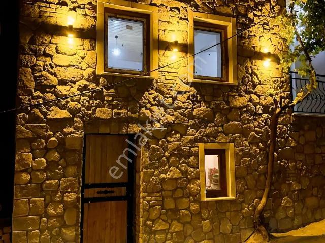 Balıkesir / Gömeç / Hacıhüsyinler Köyünde 2+1 Müstakil Taş Ev