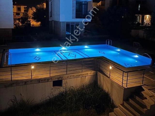 Balıkesir Gömeç Karaağaç Havuzlu Satılık Lüks Villa