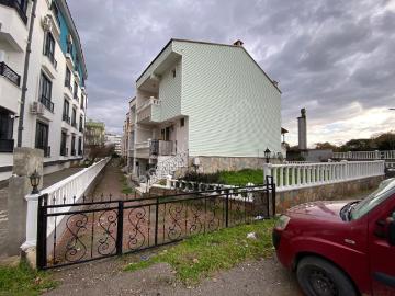 Balıkesir Edremit Ülkü Yolu Demir Sitesinde Doblex Kiralık